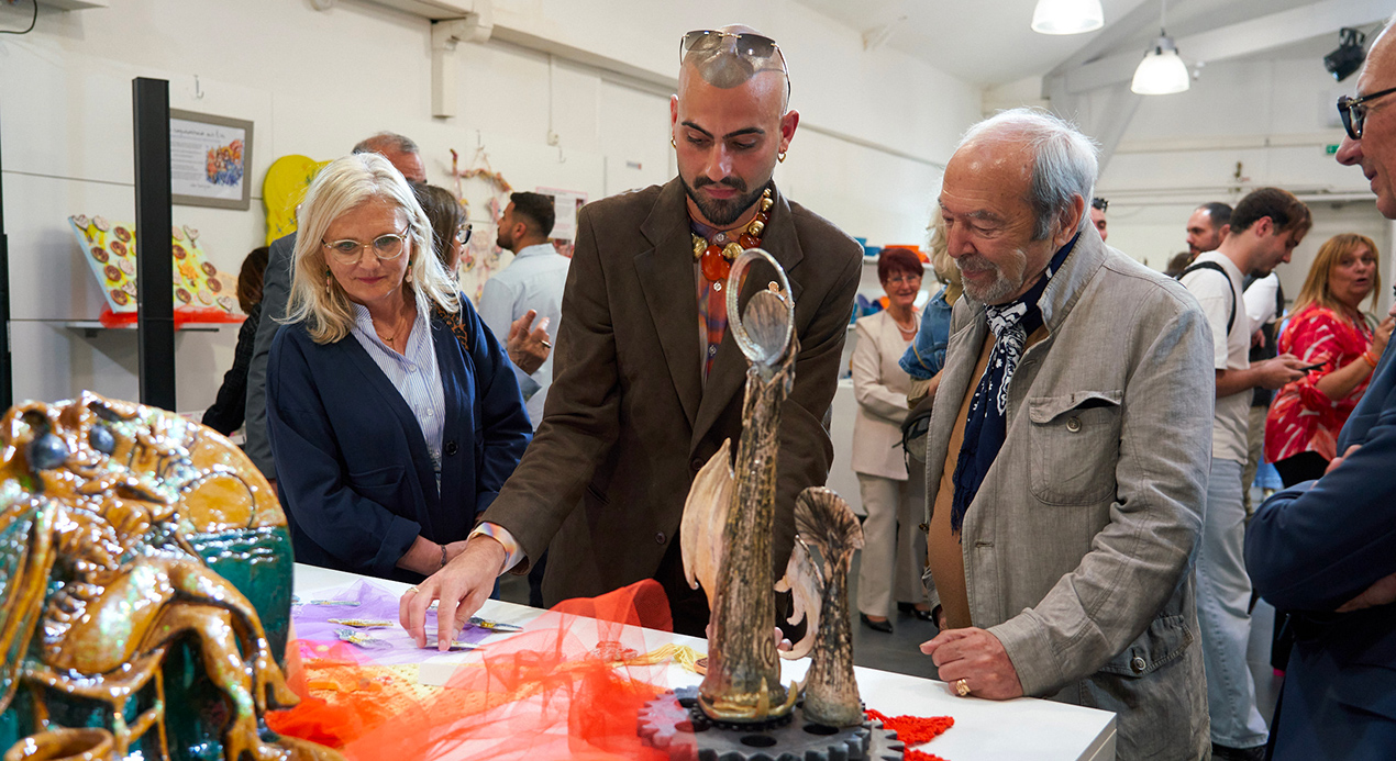Tout sourire autour des créations d'AMCH